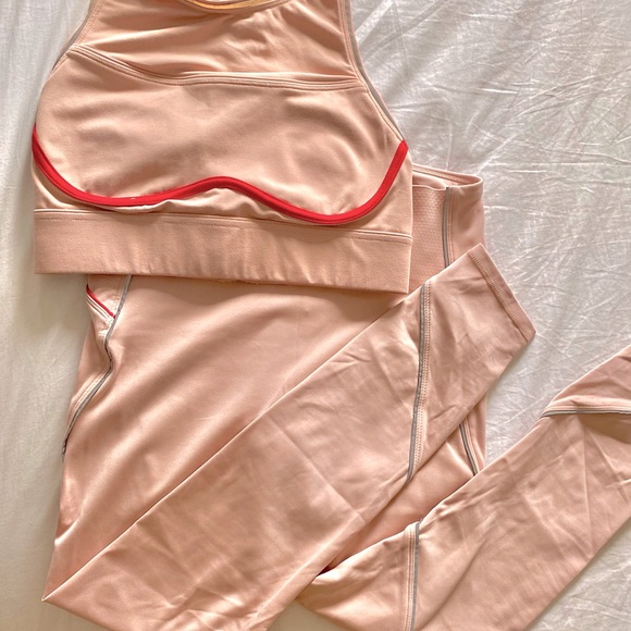 Madelaine Petsch for Fabletics 2-piece outfit - Picture 4 of 9